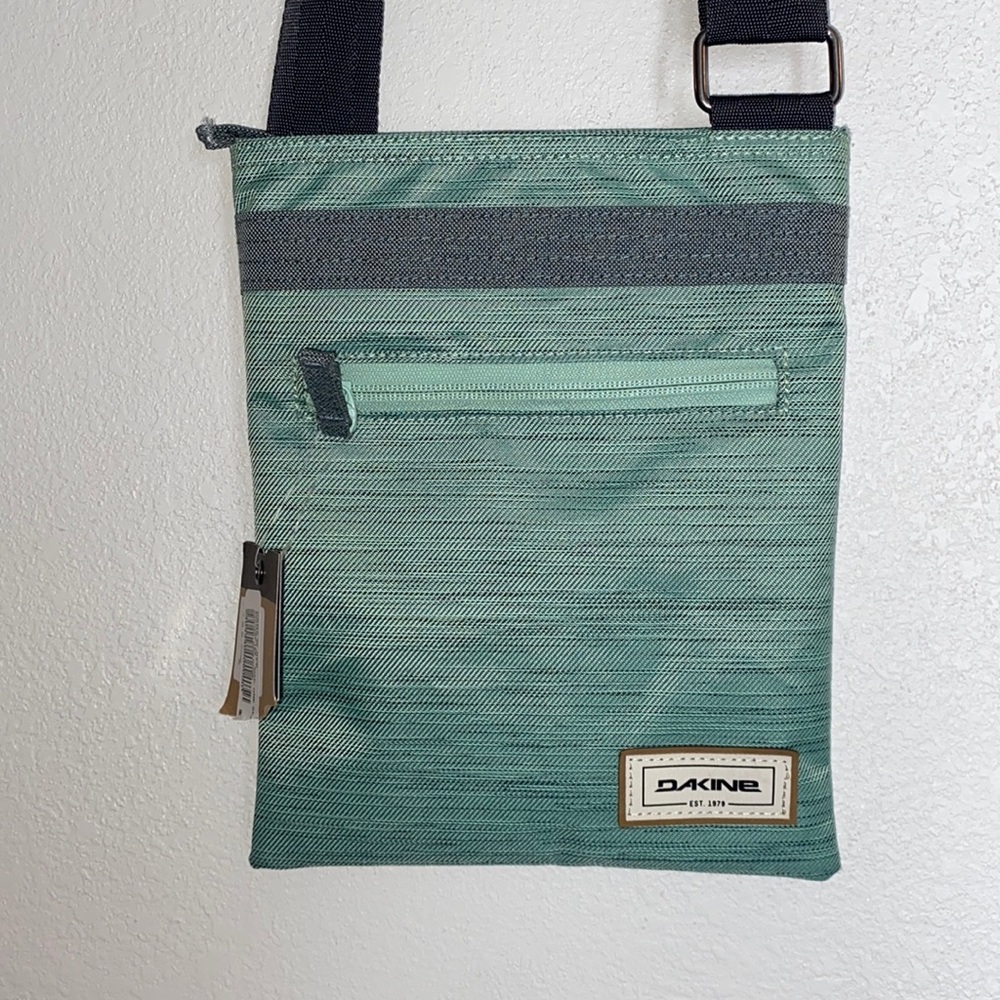 NWT Dakine Green Women’s Crossbody Purse